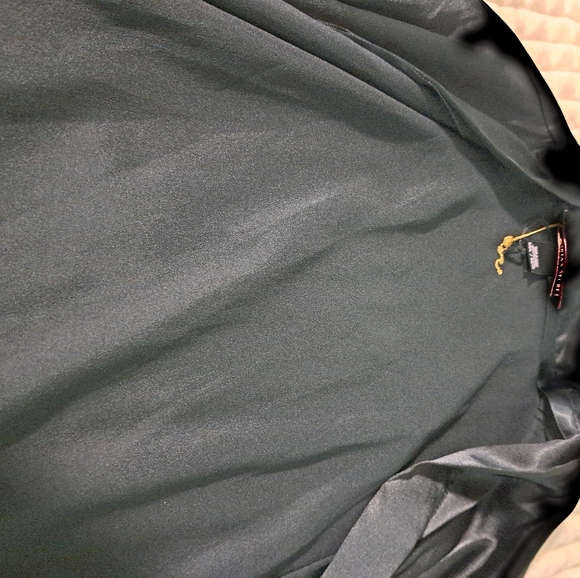 Robe - Picture 2 of 5